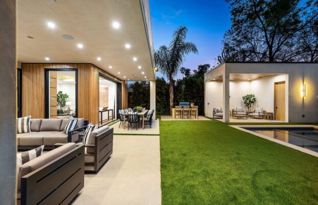 5 Paver Patio & Hardscapes Trends Transforming Backyards This Year