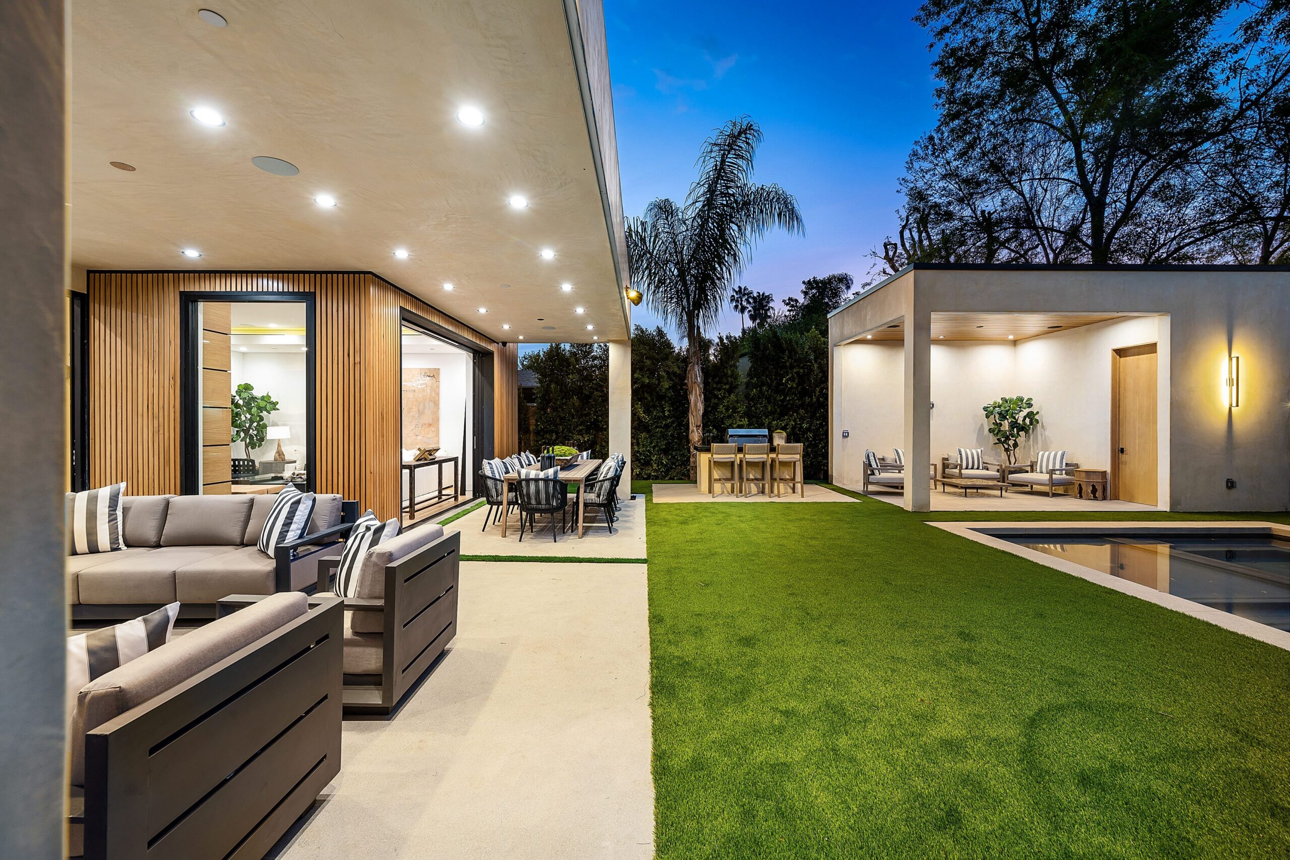 5 Paver Patio & Hardscapes Trends Transforming Backyards This Year